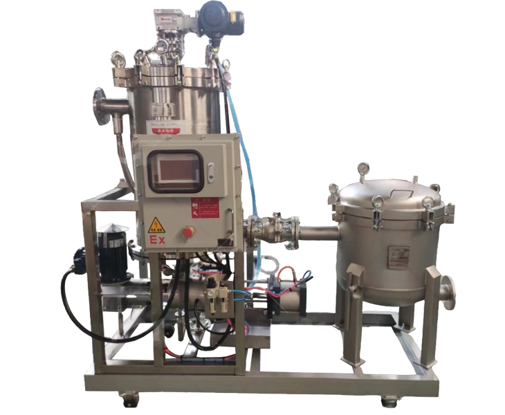 self cleaning filter housing