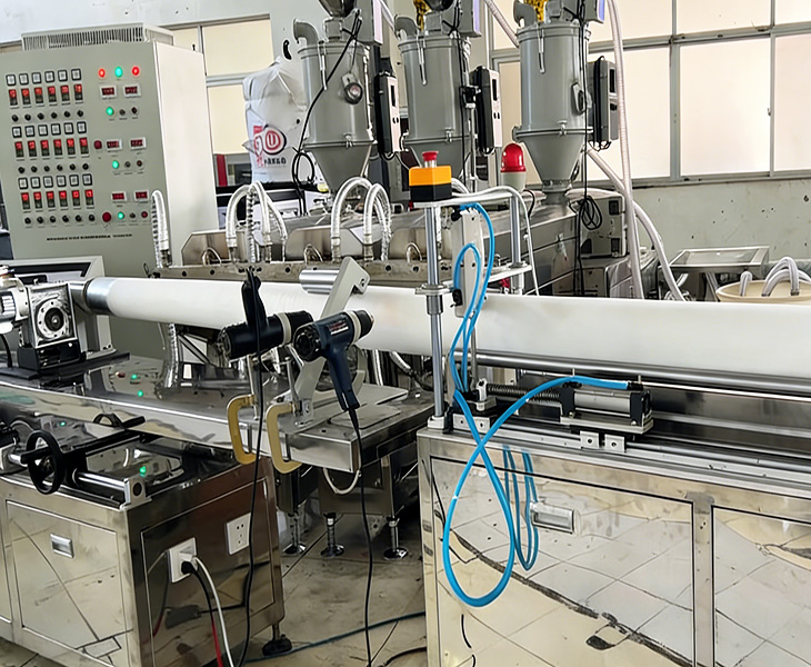 FiltEdge-Multi-axis-Nano-Hot-Melt-Spraying-Process