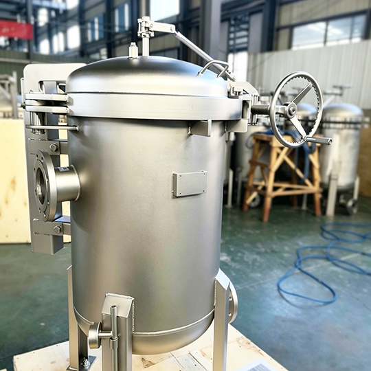Quick-Open-Bag-Filter-Housing-VS-Traditional-Manual-Filter