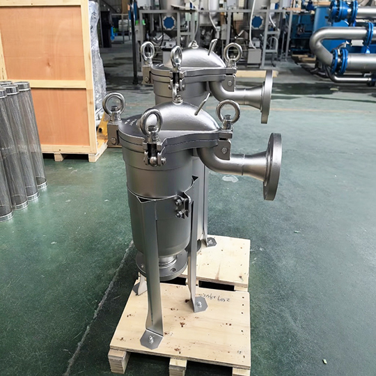 Advantages-of-FiltEdge's-Size-1-Bag-Filter-Housing
