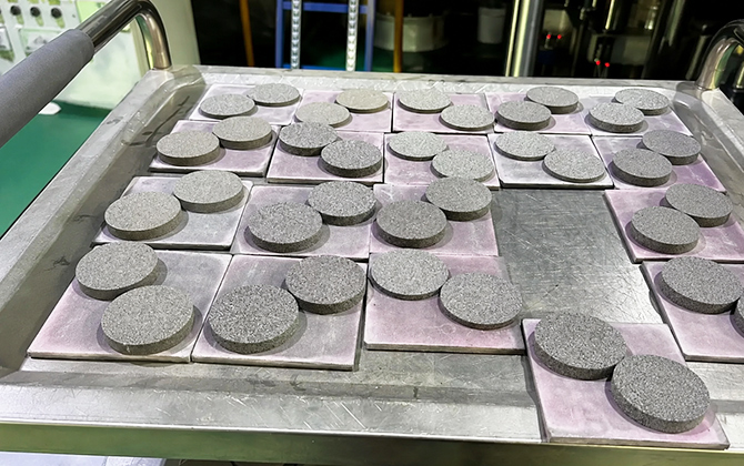 Why-Choose-FiltEdge’s-Sintered-Filter-Disc